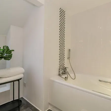 Nyaraló Pheasants Folly *